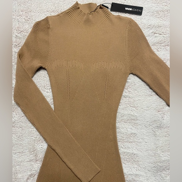 Capricorn Sweater Maxi Dress - Picture 3 of 5